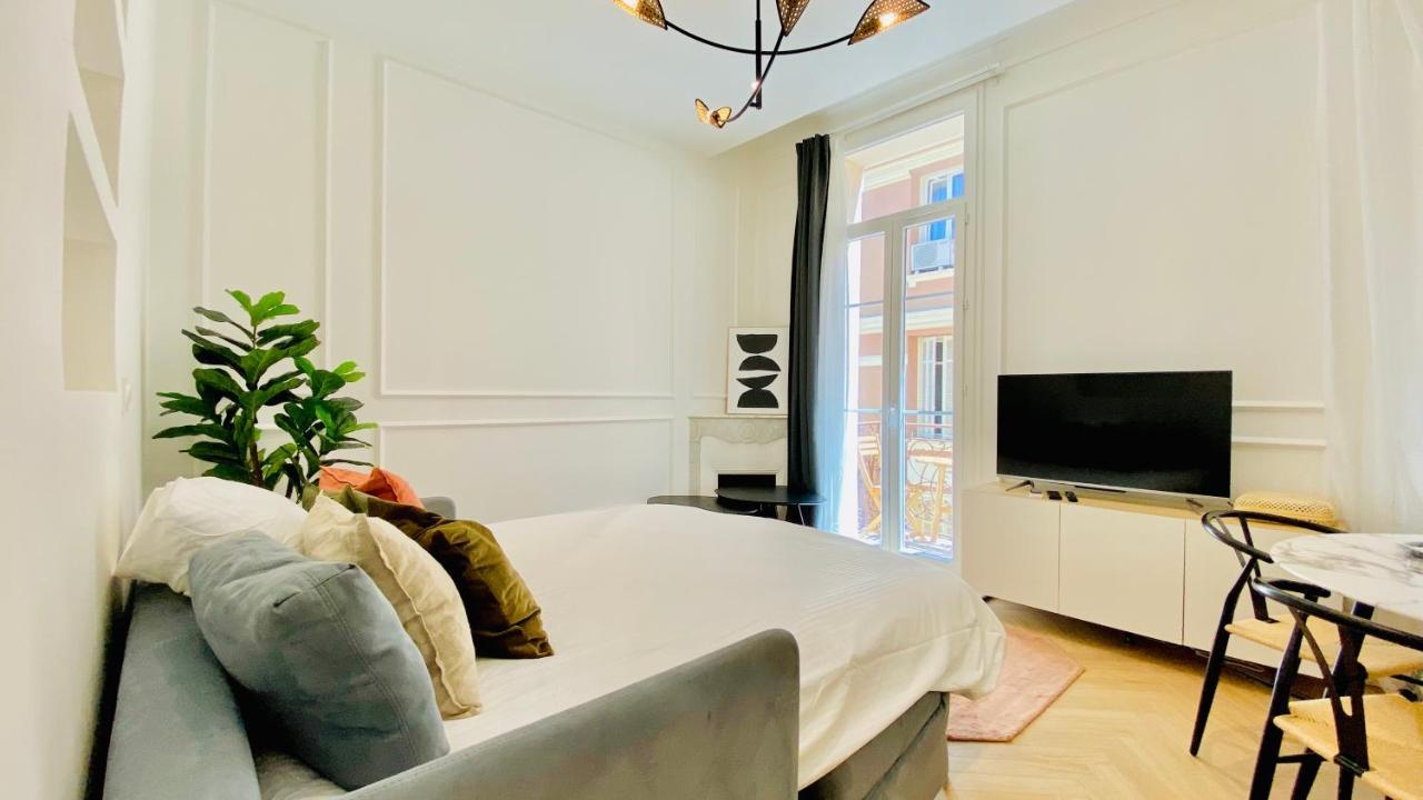 Newly Renovated Apartment With Balcony, Ac, Fiber Internet Monte Carlo Ngoại thất bức ảnh