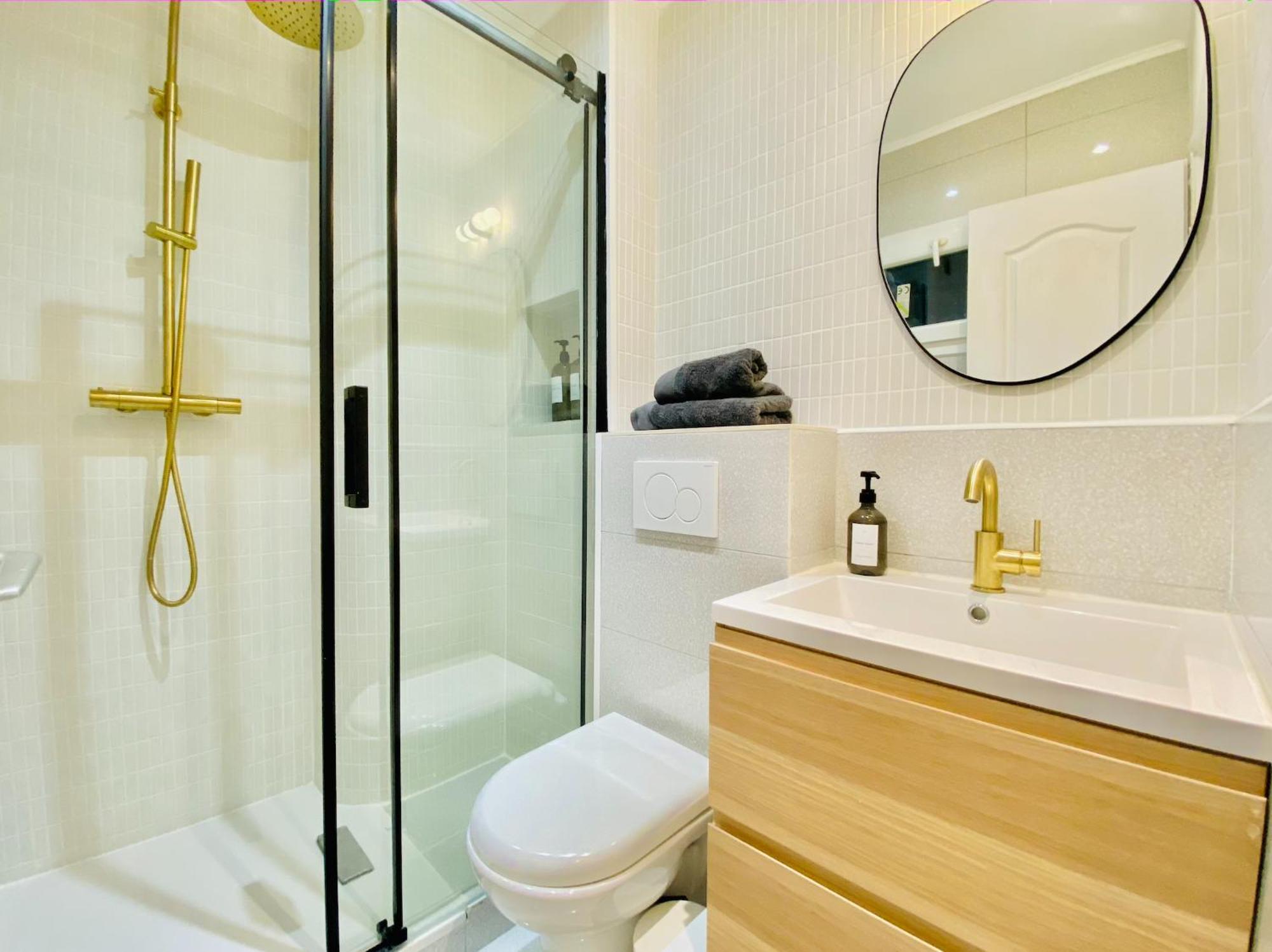 Newly Renovated Apartment With Balcony, Ac, Fiber Internet Monte Carlo Ngoại thất bức ảnh